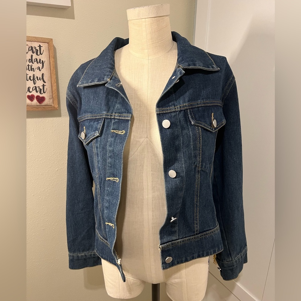 Don’t miss out this gorgeous jacket! Denim Jacket..Size S - Picture 2 of 16